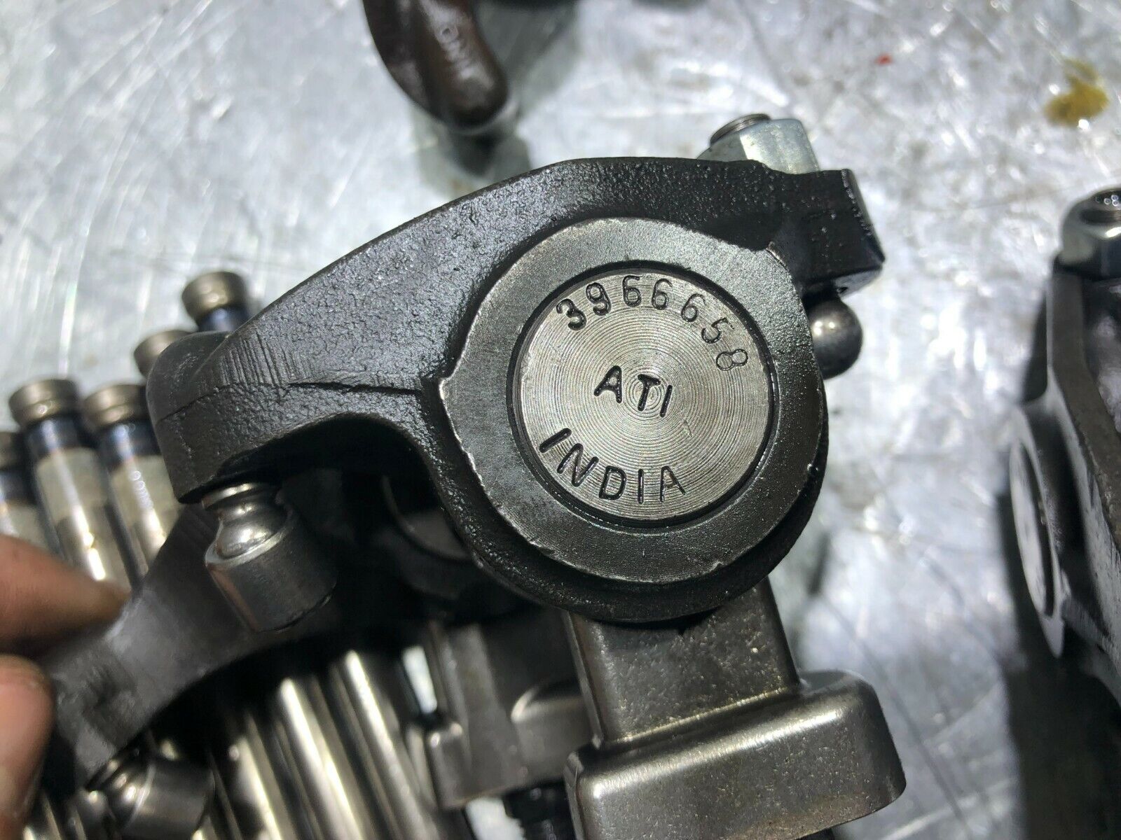 Cummins ISL ISC 8.3 PACCAR Complete Rocker Arm Assembly push rods