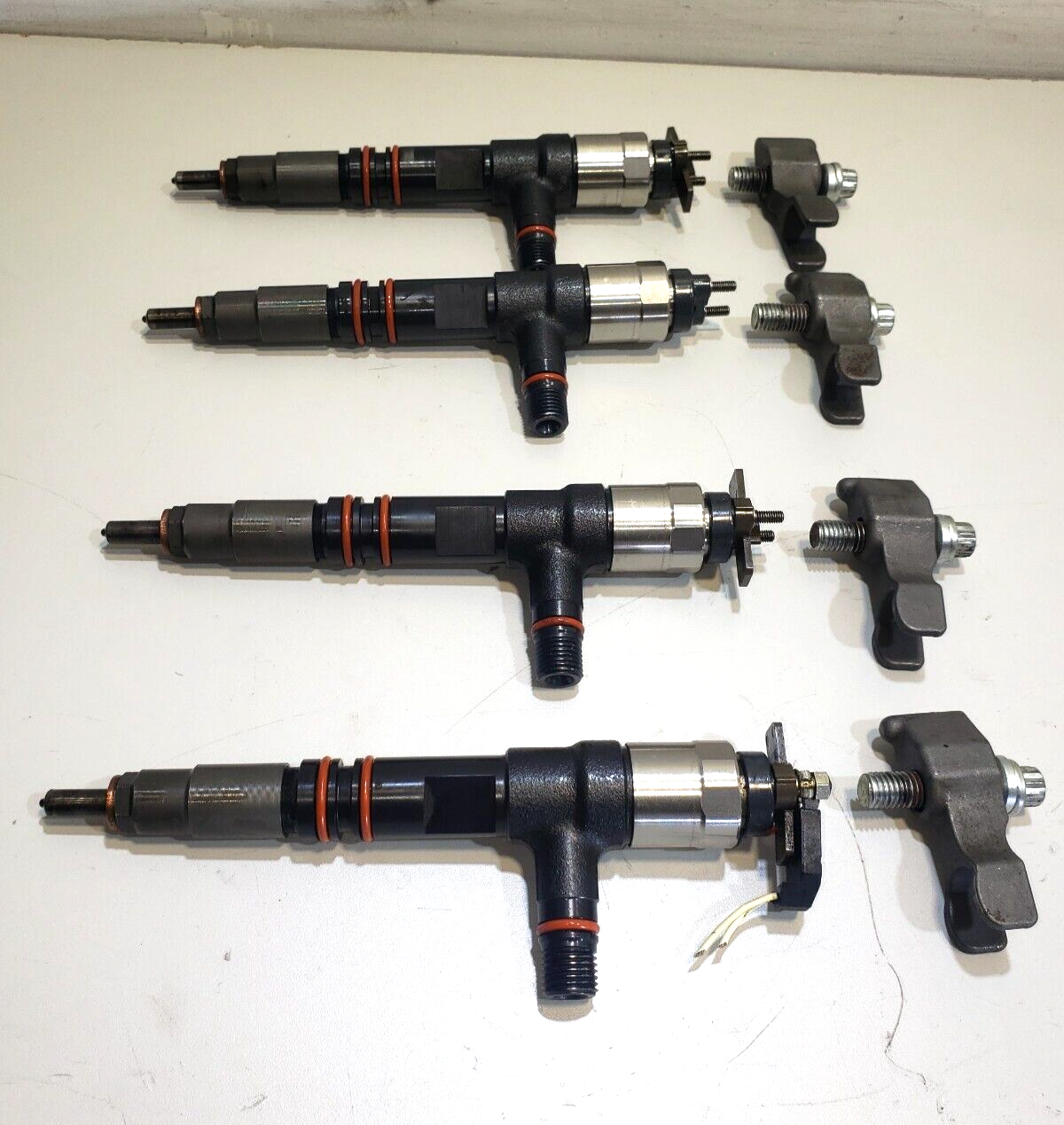 Denso Style Diesel Fuel Injector 095000-1090 1J500-3100 05P00775 w/ hold  downs ⋆ Used Diesel Parts