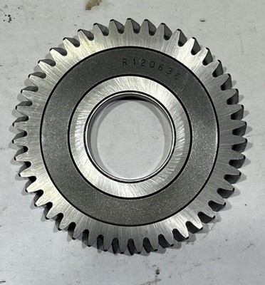 John Deere 6068 HF485 Lower Idler Gear Assembly R120636 - Image 3