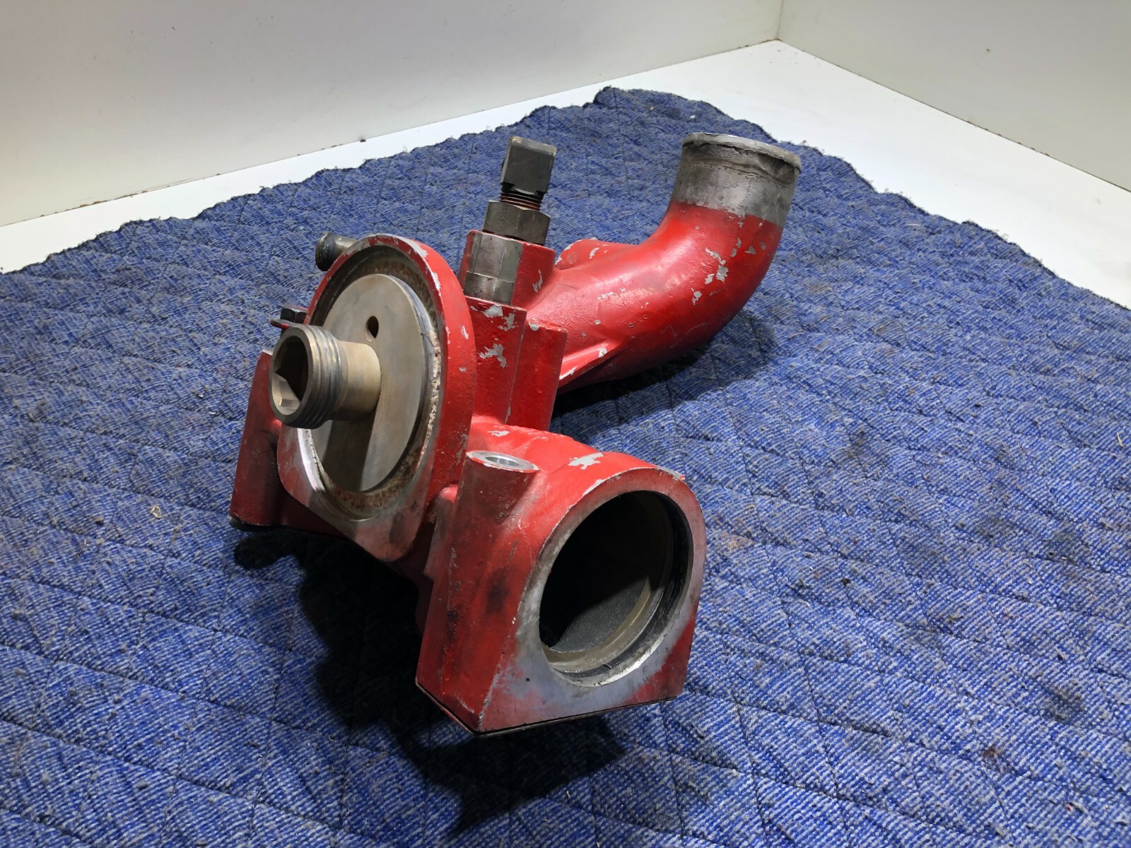2007 Cummins ISX DOHC Diesel Engine Water Filter Base, P/N: 3681533 OEM - Image 2