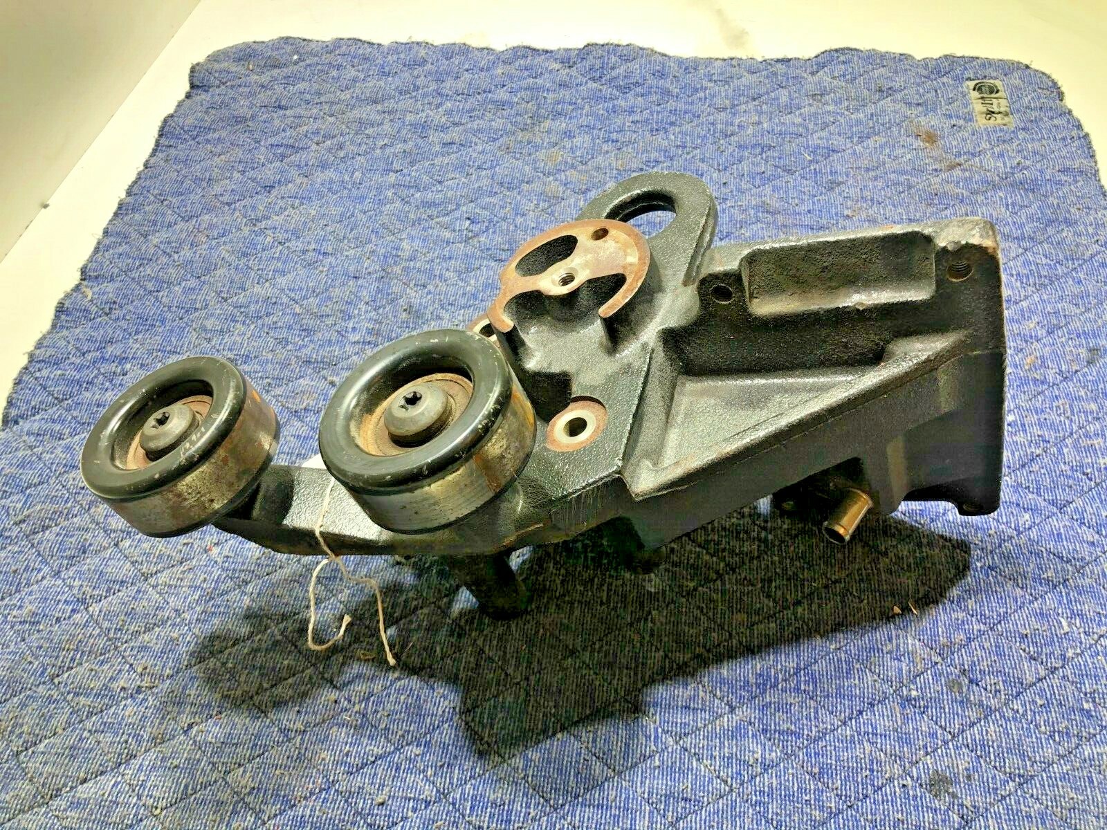 INTERNATIONAL PULLEY BRACKET 1872547C2 OEM - Image 4
