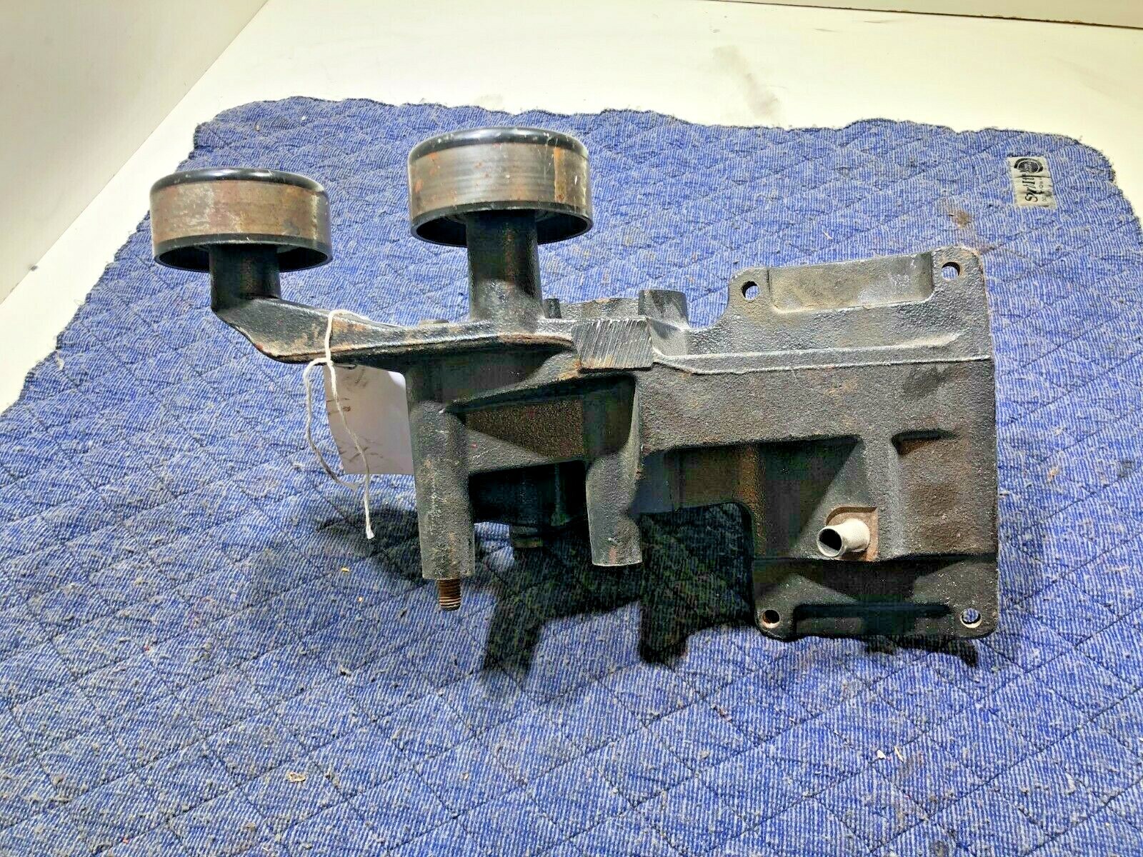 INTERNATIONAL PULLEY BRACKET 1872547C2 OEM - Image 5