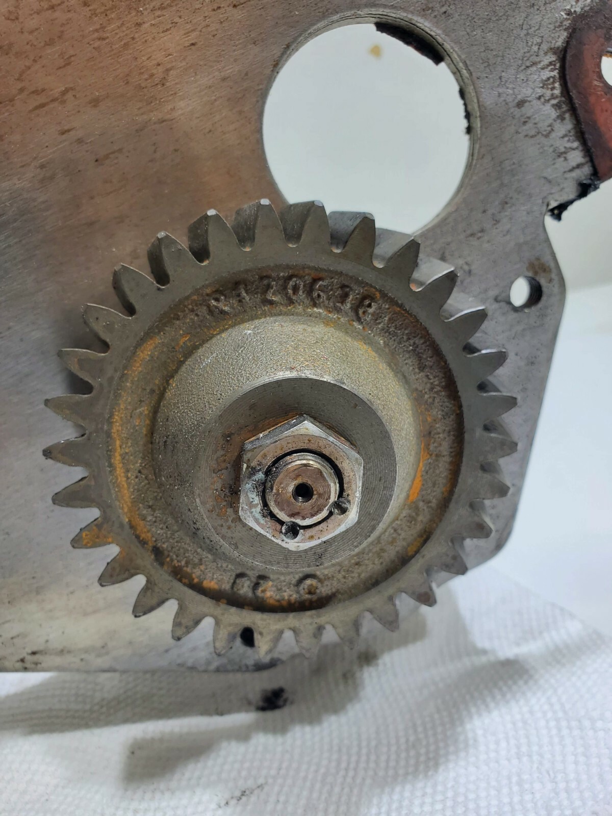 John Deere 6068 Timing Cover R504282 With Oil Pump R502687 OEM - Image 3