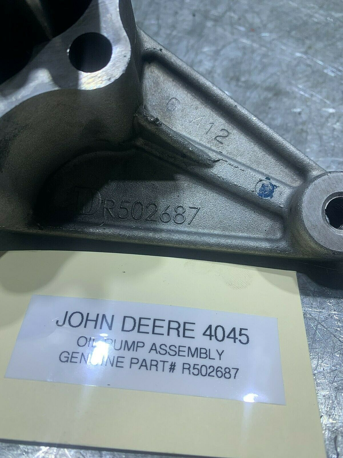 GENUINE John Deere 4045 DIESEL ENGINE Oil Pump ASSEMBLY R502687 OEM - Image 2