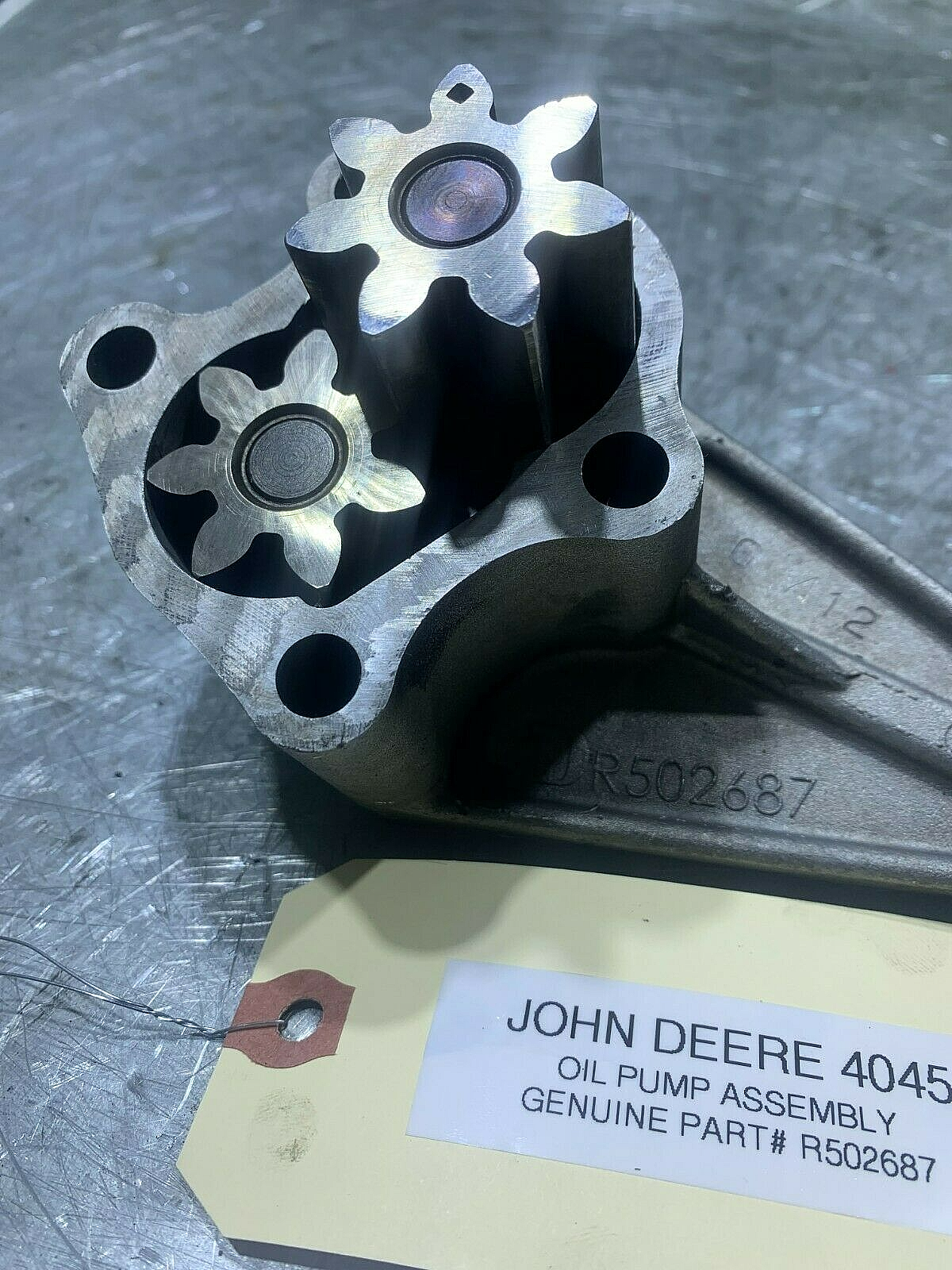 GENUINE John Deere 4045 DIESEL ENGINE Oil Pump ASSEMBLY R502687 OEM - Image 3