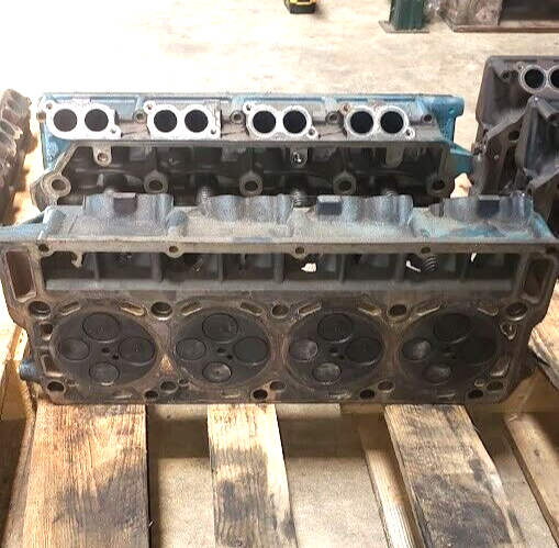 Ford International 1843080C1 Navistar VT365 6.0 Cylinder Head Set - Image 3