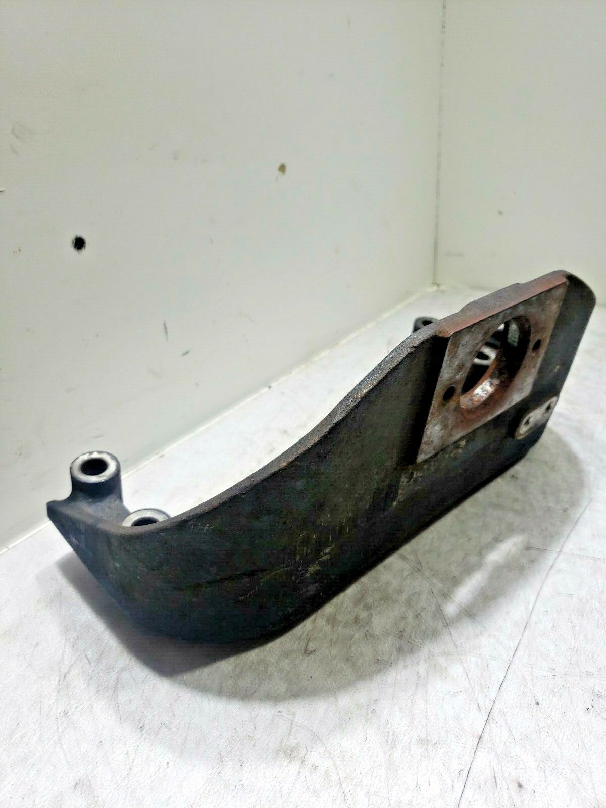 Front Mount Bracket International 3541642C4 OEM - Image 2
