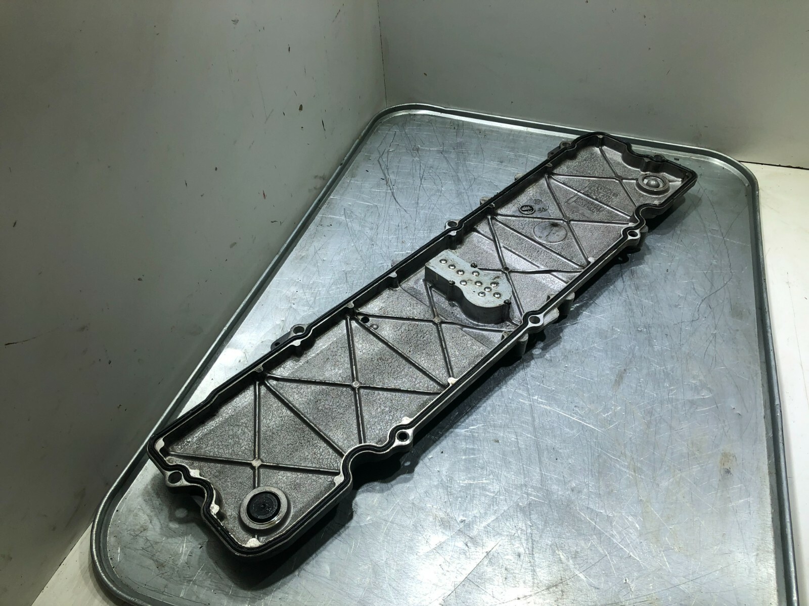 Cummins ISC ISL 8.3 Paccar Diesel Engine Valve Cover 5263811 OEM - Image 2
