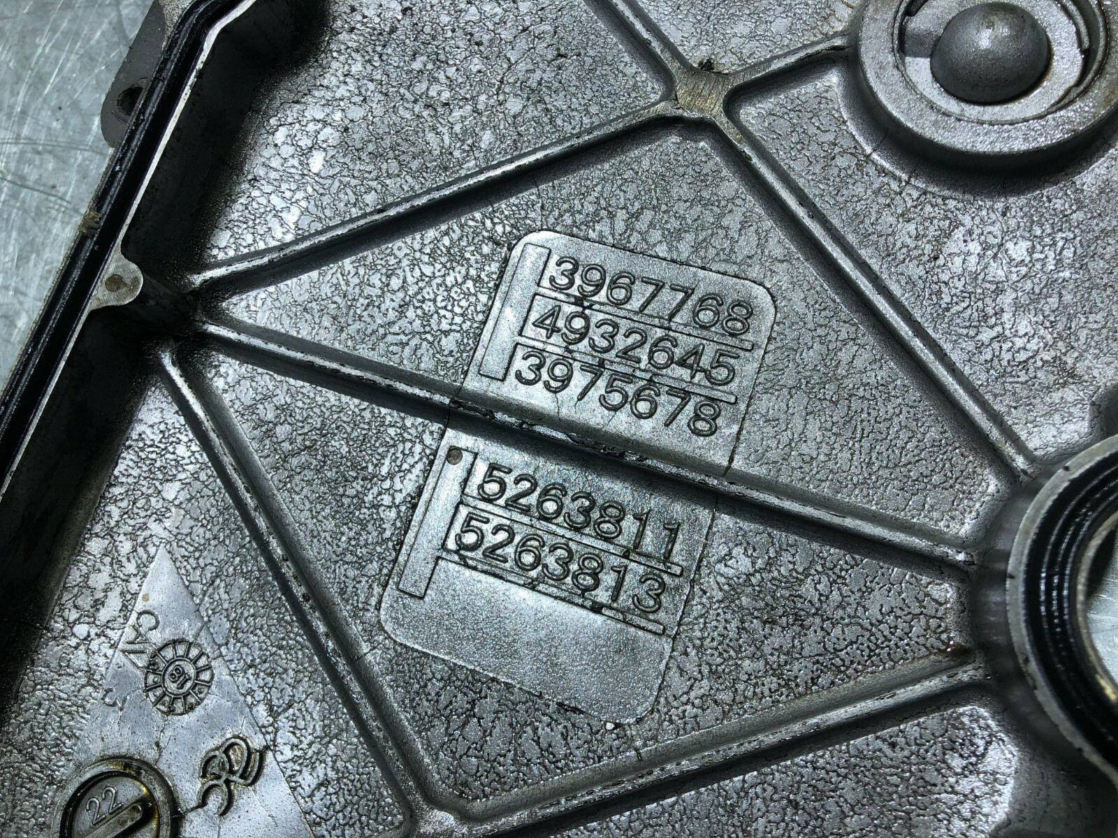Cummins ISC ISL 8.3 Paccar Diesel Engine Valve Cover 5263811 OEM - Image 3