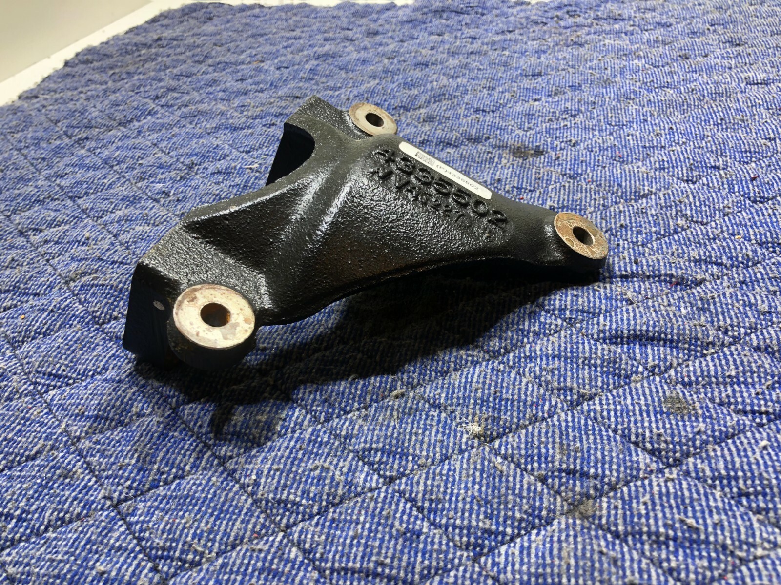 Cummins ISV 5.0 HYDRAULIC PUMP SUPPORT BRACKET 4335502 OEM - Image 2