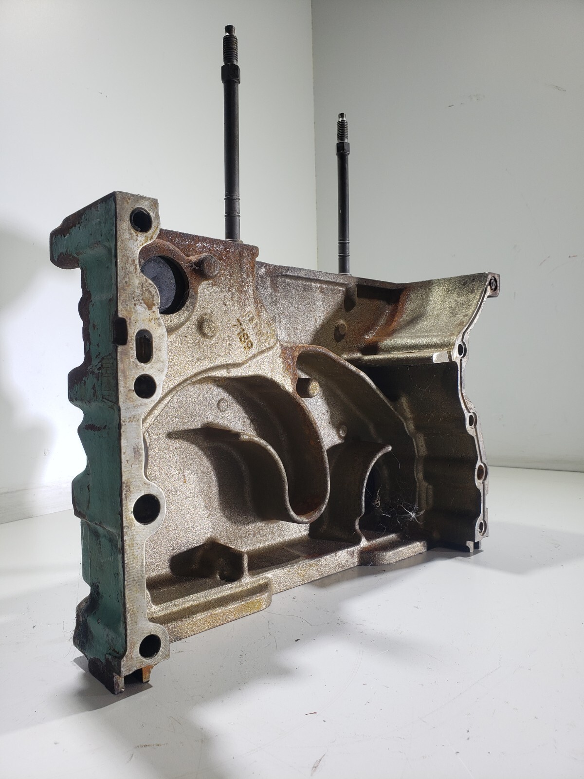 Volvo VNL D12 Upper Timing Cover Housing 7189 OEM - Image 2