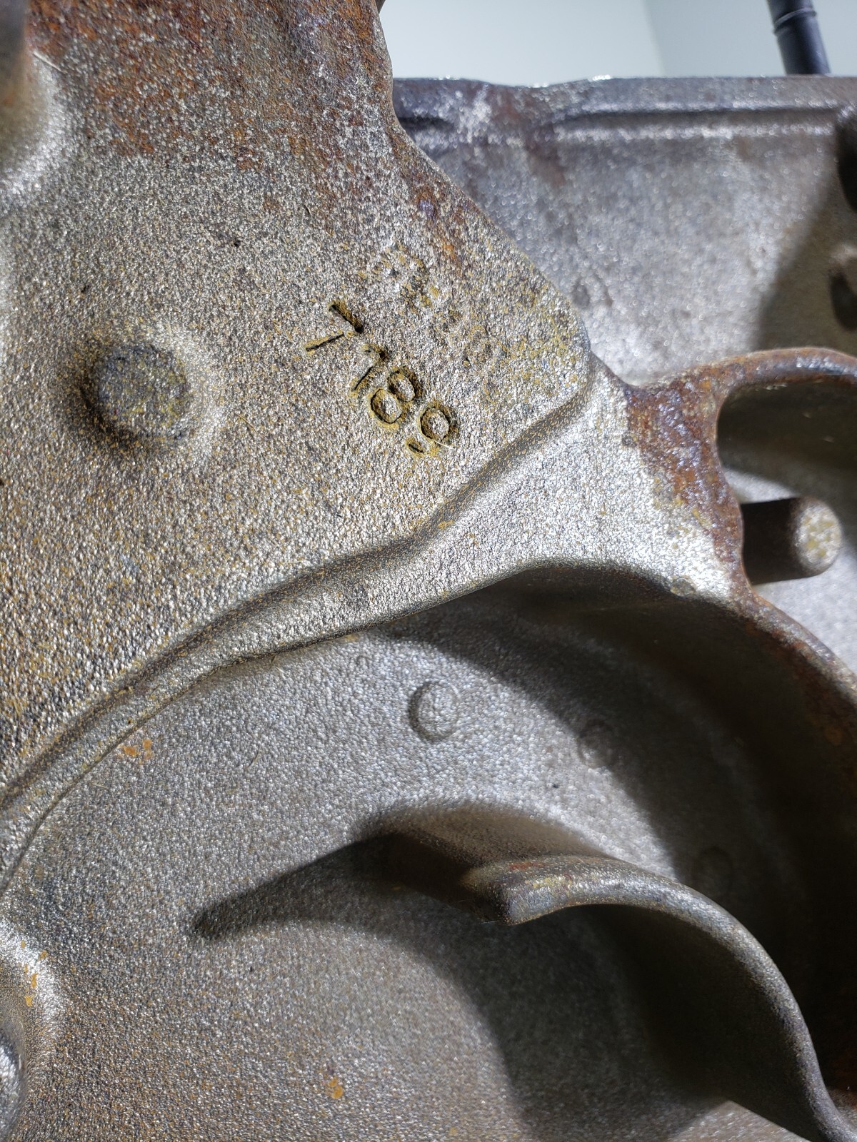 Volvo VNL D12 Upper Timing Cover Housing 7189 OEM - Image 3